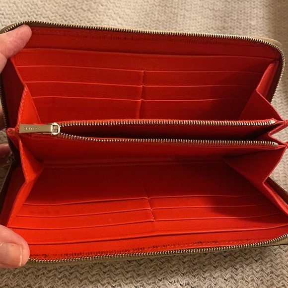 Authentic Celine Long Wallet in Exceptional Condition,No Callouts, made in Paris - Picture 2 of 7